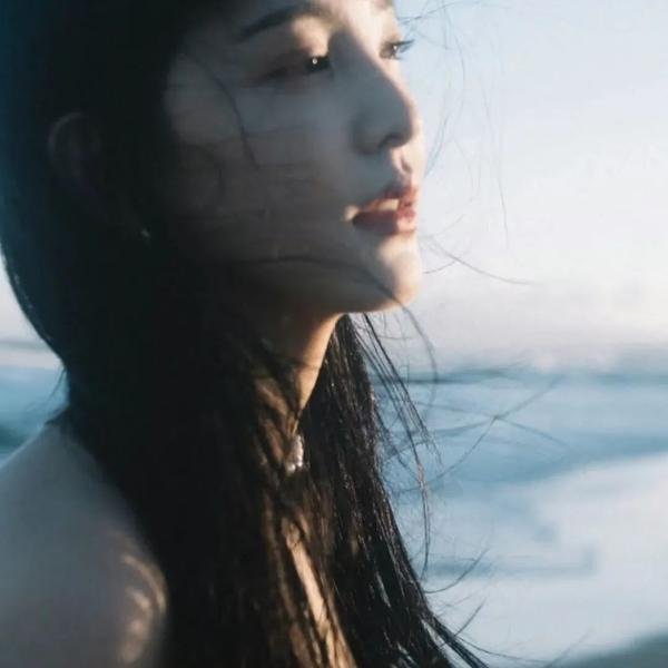 搬空家产，资本家小姐去海岛寻夫